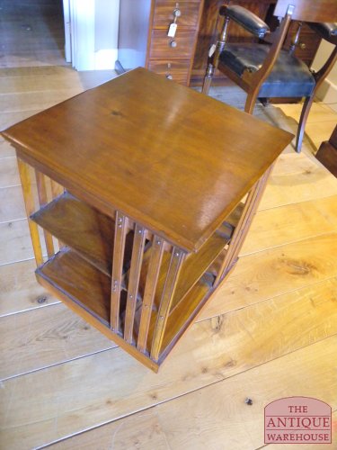 antieke mahonie boekenmolen VERKOCHT