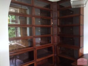 antieke mahonie hoek bibliotheek opstelling van Globe Wernicke origineel de hoekelementen