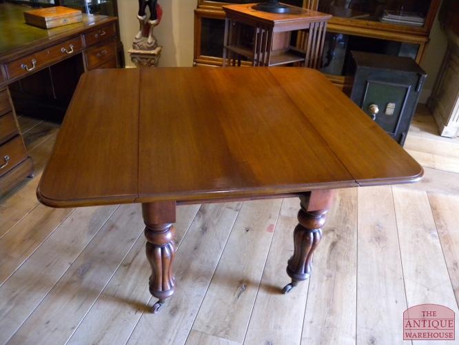 antieke mahonie pembroke tafel met bewerkte poten en wieltjes 2