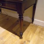 Antieke mahonie schrijftafel circa 1870 van Edwards & Roberts 1