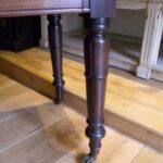 Antieke mahonie schrijftafel met blinde laden 1