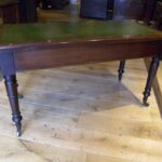 Antieke mahonie schrijftafel met blinde laden 2