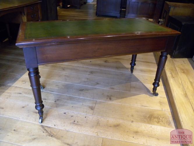 Antieke mahonie schrijftafel met blinde laden 2