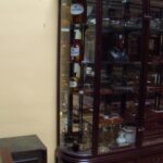 antieke mahonie vitrine met gebogen ruiten 1