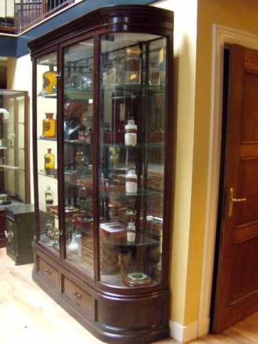 antieke mahonie vitrine met gebogen ruiten 2