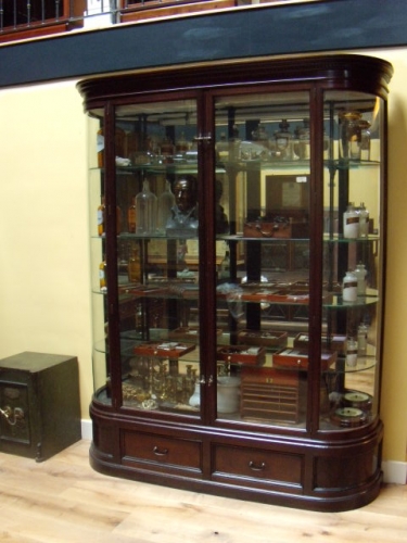 antieke mahonie vitrine met gebogen ruiten 3