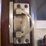 antieke mahonie vitrine, zwarte plint 1