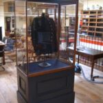 antieke mahonie vitrine, zwarte plint 2