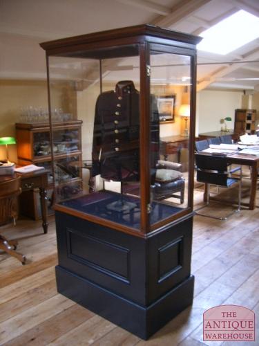 antieke mahonie vitrine, zwarte plint 3