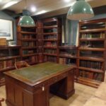 Antieke mahoniehouten bibliotheek opgebouwd uit Globe Wernicke stapelbare elementen 1