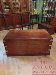 antieke mahoniehouten campaigm trunk