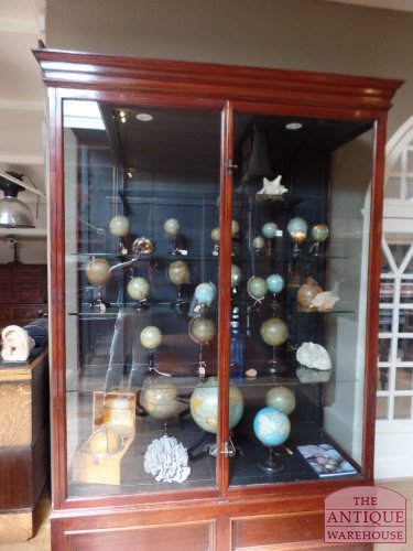 antieke mahoniehouten en eikenhouten vitrinekasten van hoge kwaliteit 2