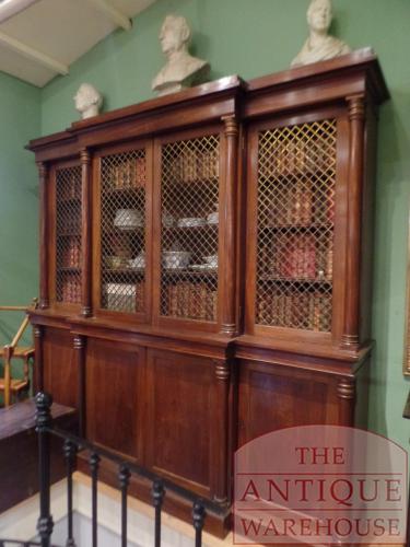 antieke mahoniehouten Engelse breakfront boekenkast