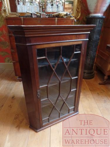 antieke mahoniehouten Engelse hoekkast