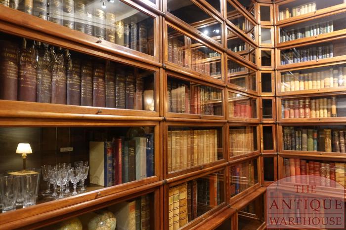 antieke mahoniehouten globe Wenicke boekenkasten