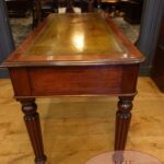 Antieke mahoniehouten schrijftafel uit Engeland 3