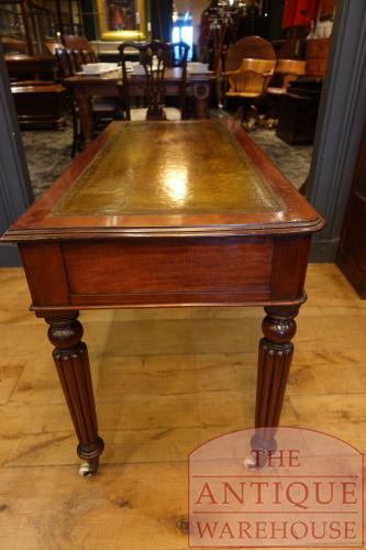 Antieke mahoniehouten schrijftafel uit Engeland 3