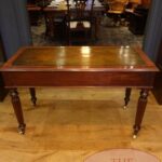 Antieke mahoniehouten schrijftafel uit Engeland 4