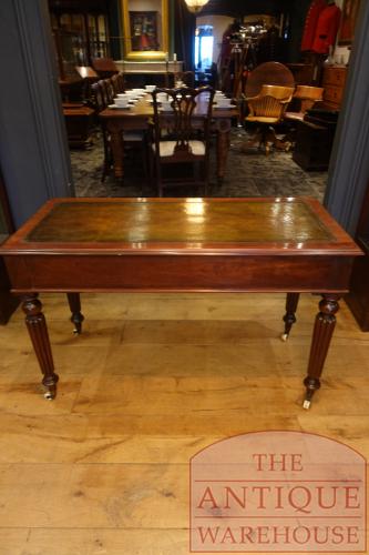 Antieke mahoniehouten schrijftafel uit Engeland 4