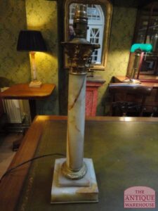 antieke marmeren lampenvoet