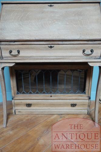 Antieke originele eiken Globe Wernicke kast met secretaire deel en lade in plint 3