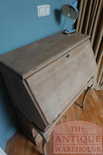 Antieke originele eiken Globe Wernicke kast met secretaire deel en lade in plint 4