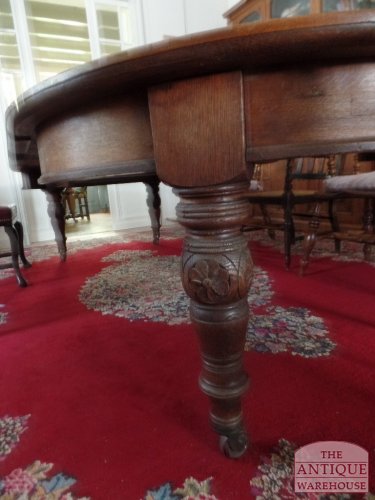 Antieke ovale Engelse tafel met drie tussenbladen 2