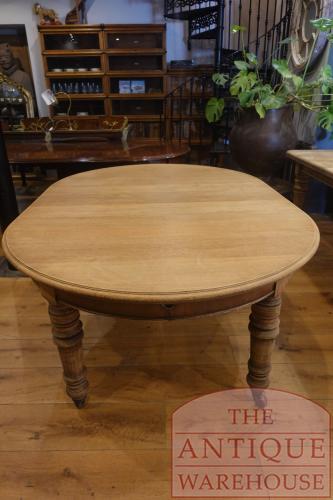 antieke ronde uitschuifbare eikenhouten eettafel