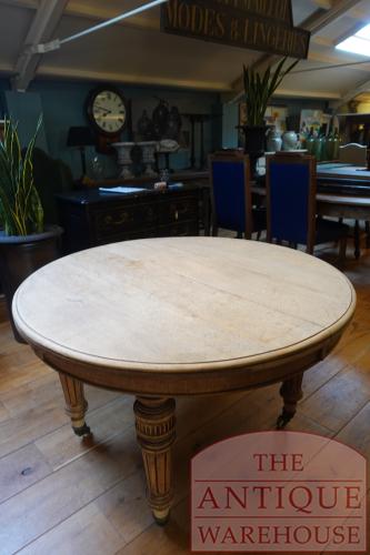antieke ronde uitschuiftafel uit Engeland max 8 personen