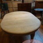 antique round extendable table from England max 8 persons 3