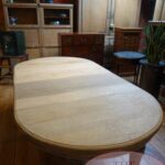 antique round extendable table from England max 8 persons 4