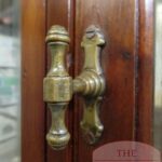 Antieke ruime mahoniehouten vitrinekast met veel bergruimte 2