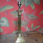 Antieke schemerlamp, bureaulamp, goud met rode kap 2