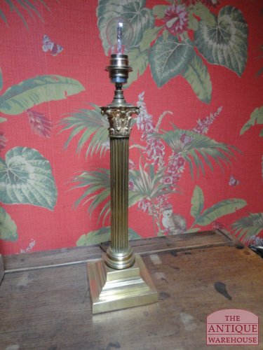 Antieke schemerlamp, bureaulamp, goud met rode kap 2