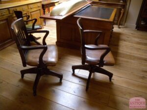 antieke set van twee bureaustoelen, VERKOCHT