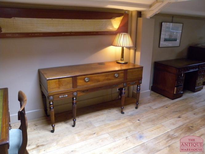 antieke side table 3