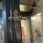 Antike schlichte, dunkle Mahagoni-Vitrine aus der Zeit um 1880 2