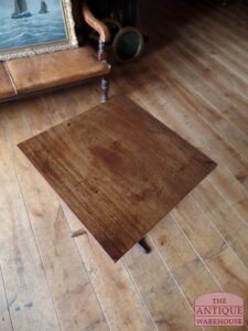 antieke vierkante mahonie tilt top tafel