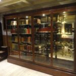 antieke vitrinekast 1