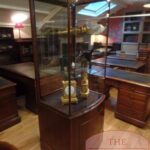 Antieke vitrinekast met gebogen ruit 3