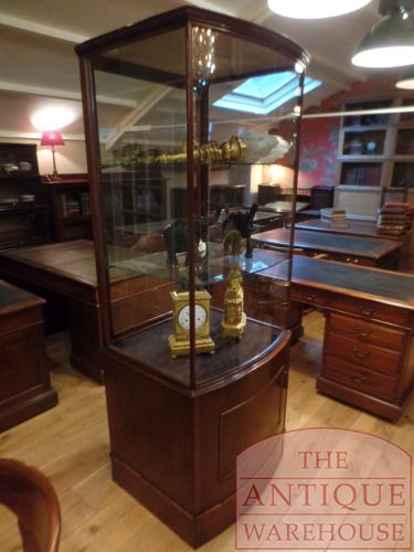 Antieke vitrinekast met gebogen ruit 3