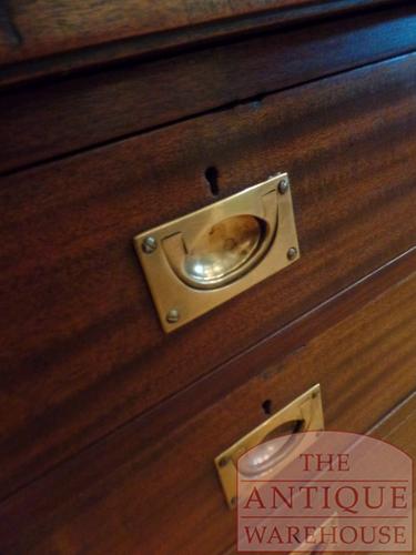 Antieke vitrinekast met laden afkomstig uit Eton College 2