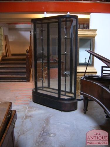 antieke vitrinekast van circa 1880, zwart gepolitoerd 2