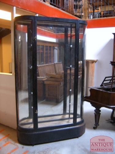 antieke vitrinekast van circa 1880, zwart gepolitoerd 3