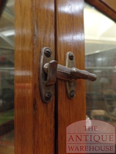 Antieke vitrinekast van eikenhouten 3