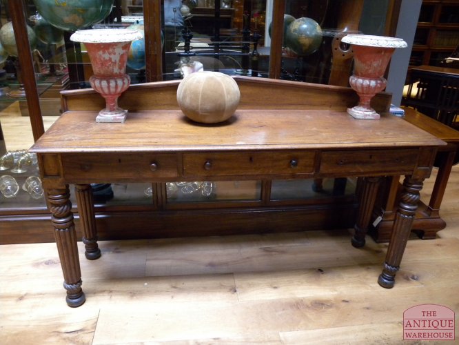 Antieke wandtafel , 175 cm breed, van mahoniehout ca 1800