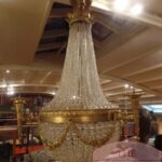 Antieke zakkroonluchter met drie kandelaren 1