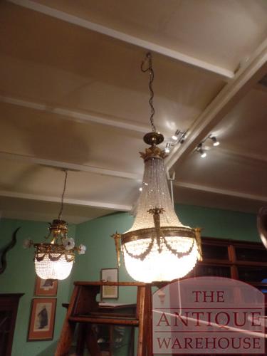 Antieke zakkroonluchter met drie kandelaren 4