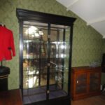 antieke zwart gepolitoerde mahonie vitrine 1