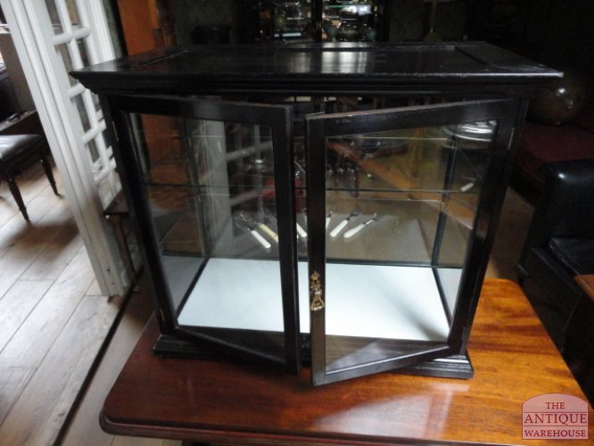Antieke zwart gepolitourde kleine vitrine 3